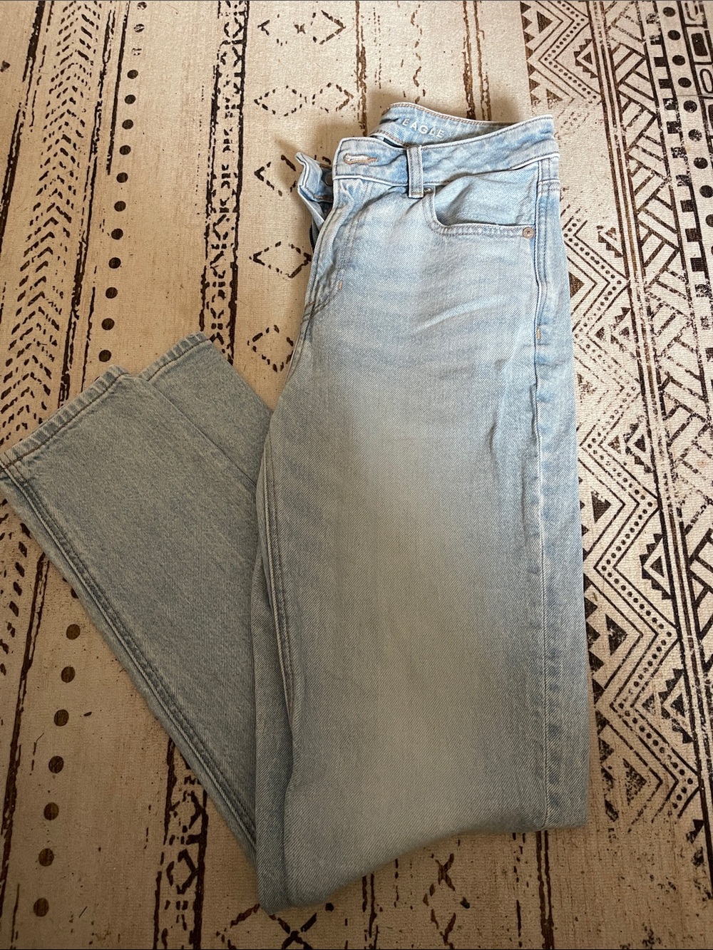 American Eagle Outfitters Light Blue Straight Leg strigid mom jeans size 2 LONG